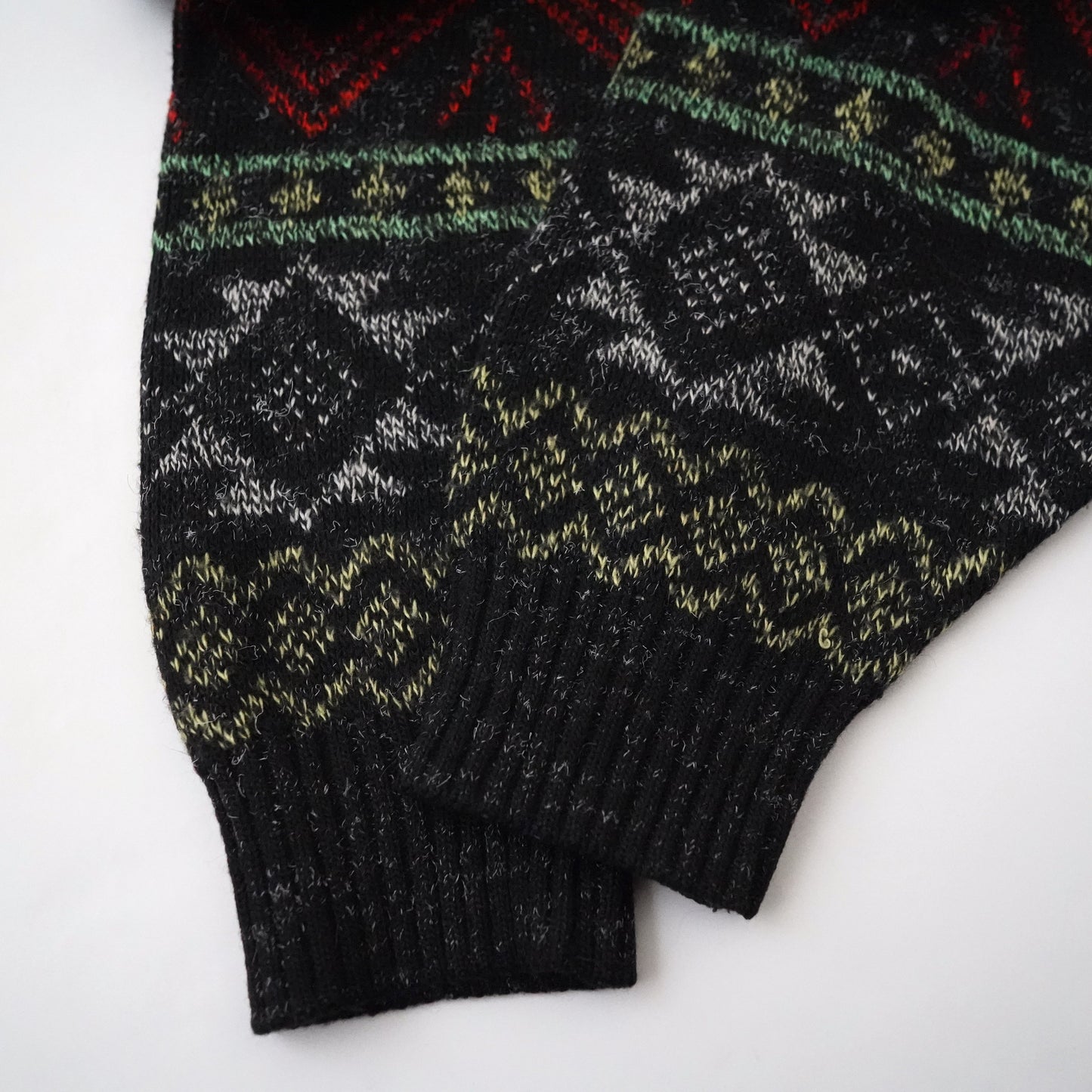 Colorful pattern knit