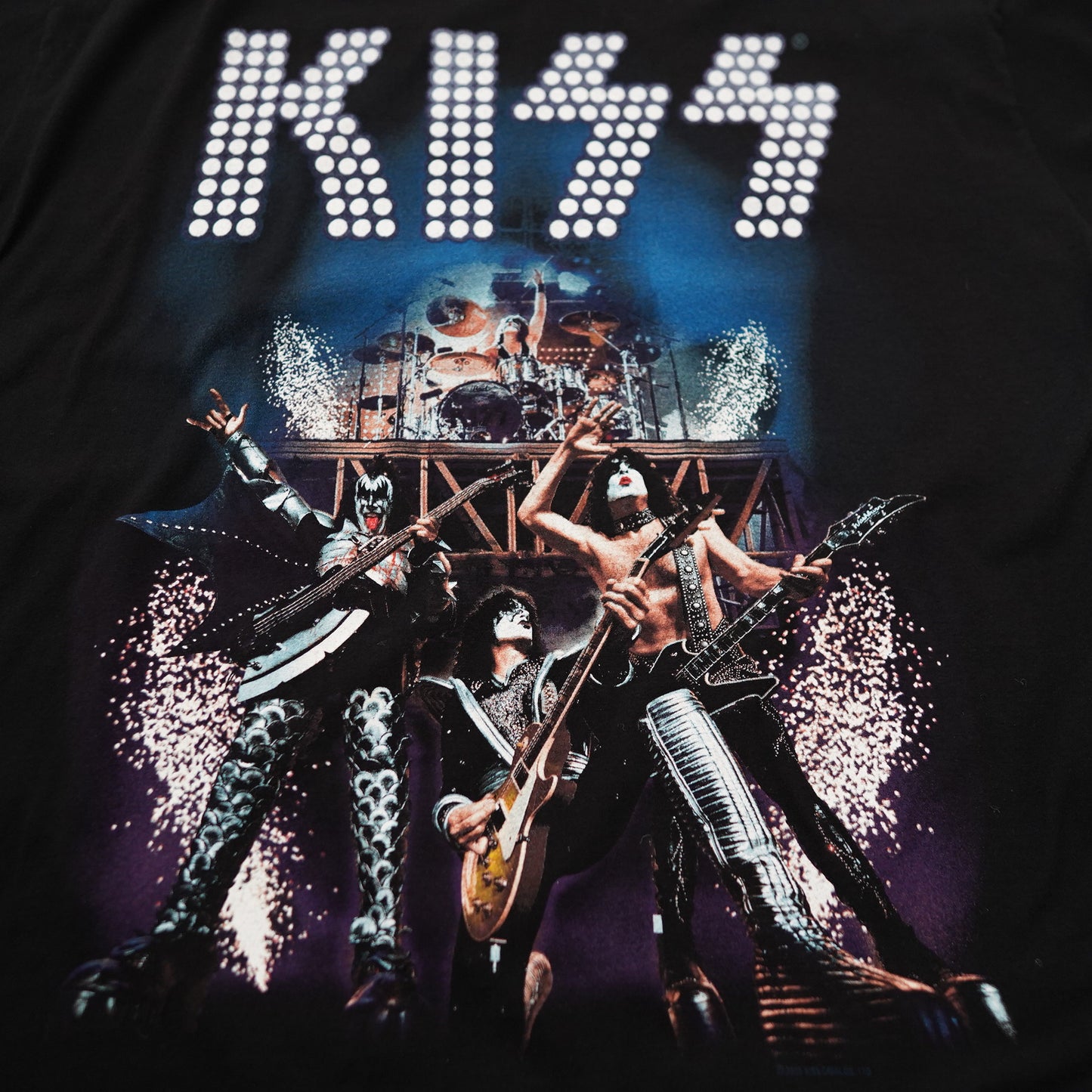 KISS tee