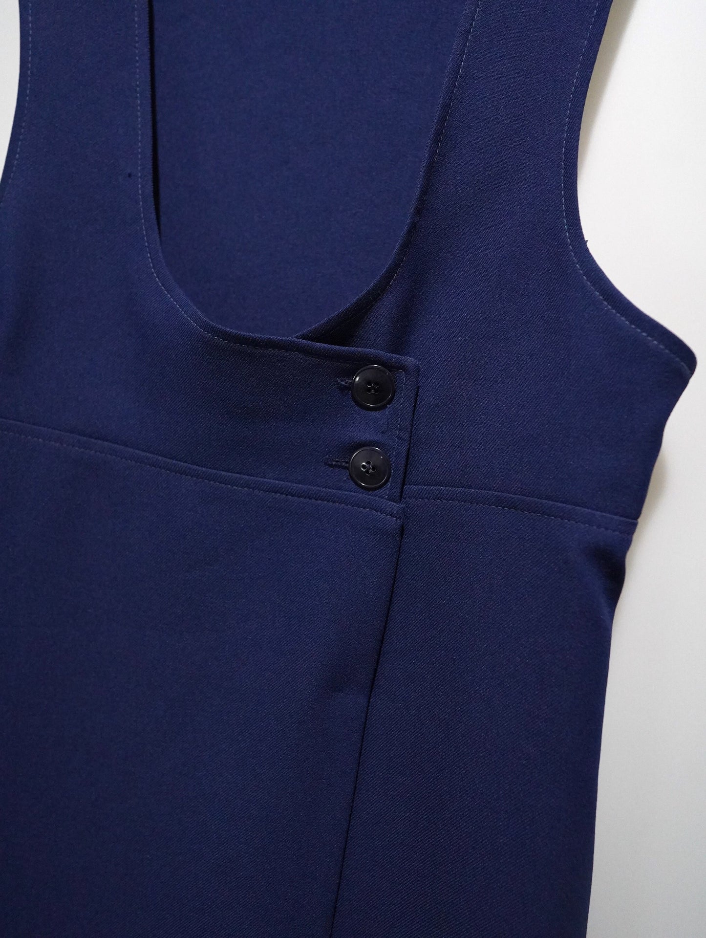 sleeveless dress