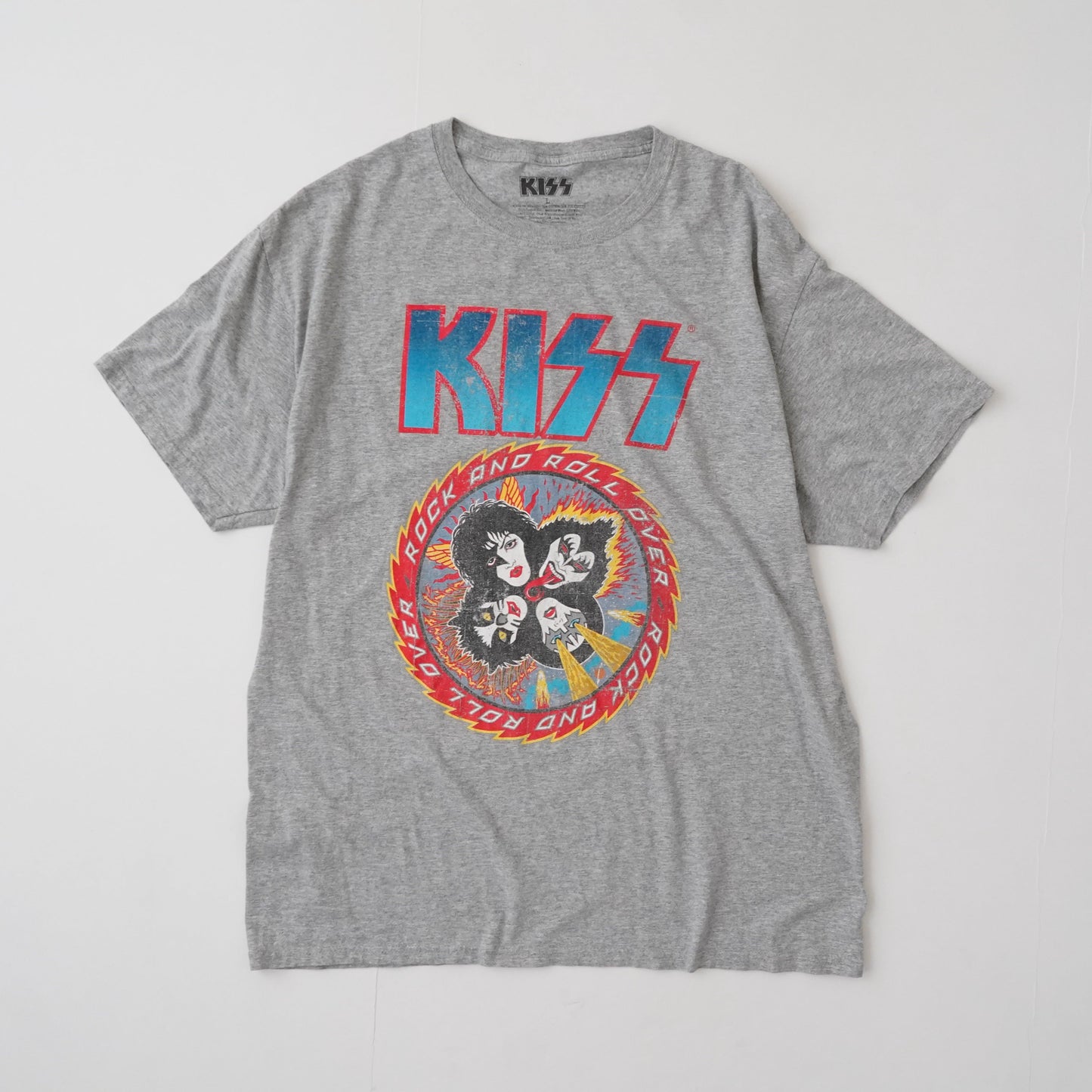 KISS tee