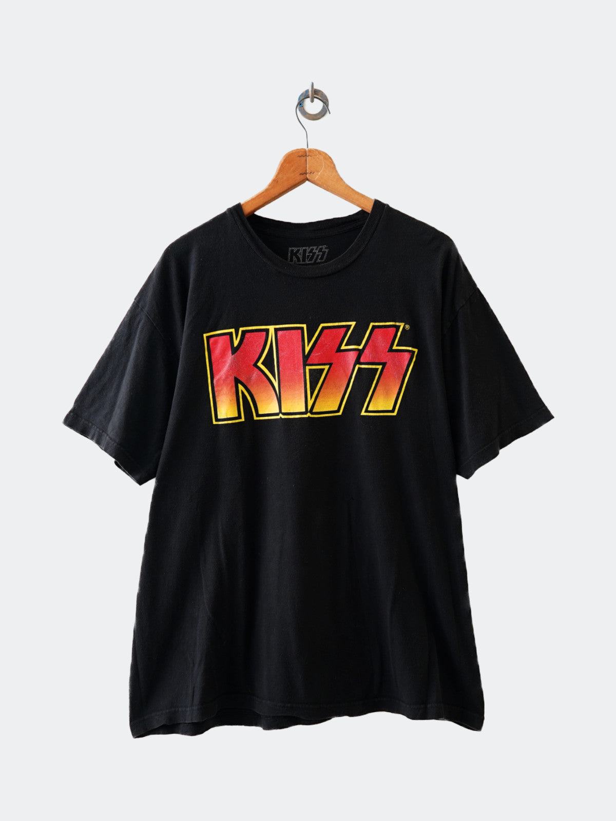 KISS tee