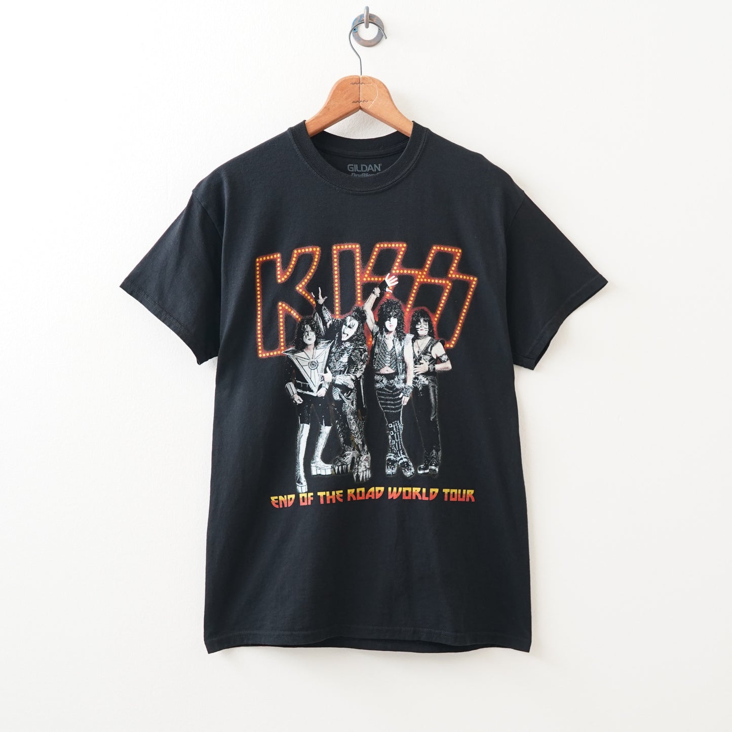 KiSS tee