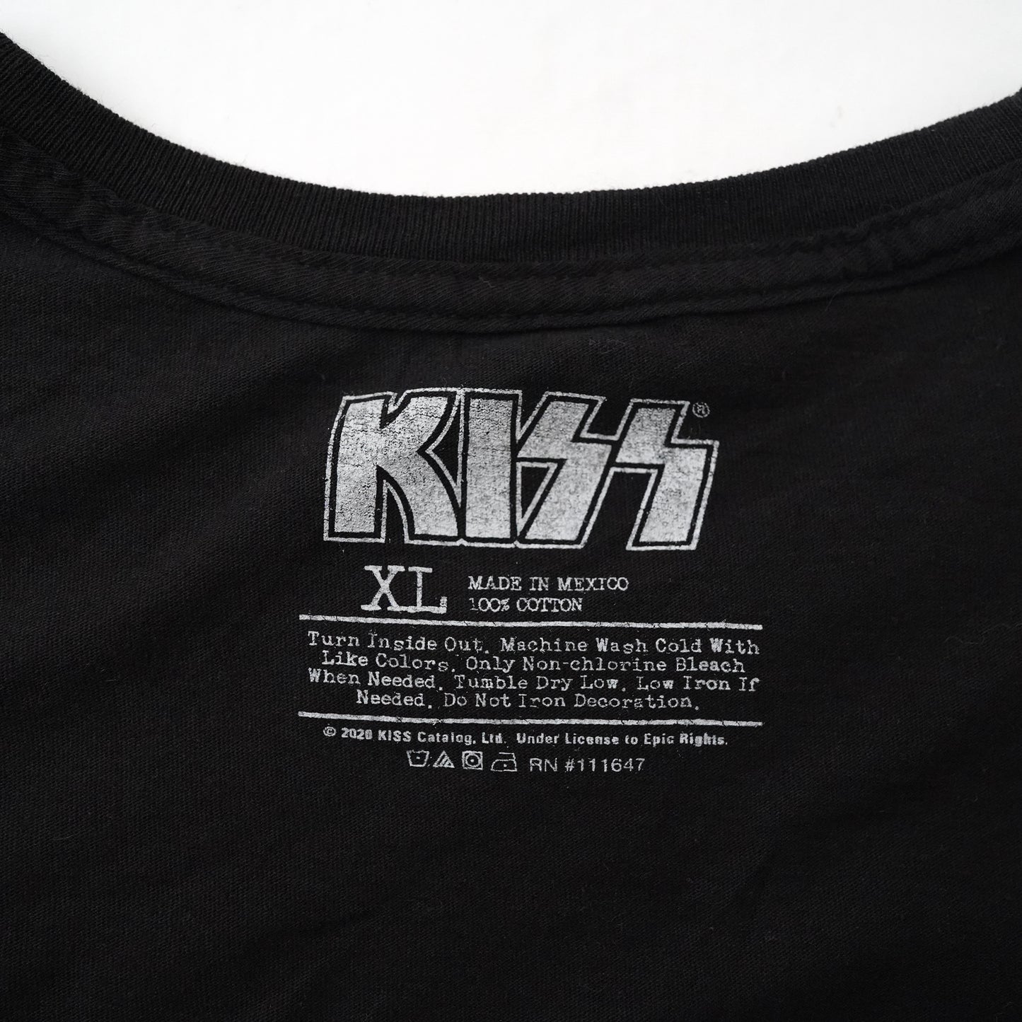 KISS tee