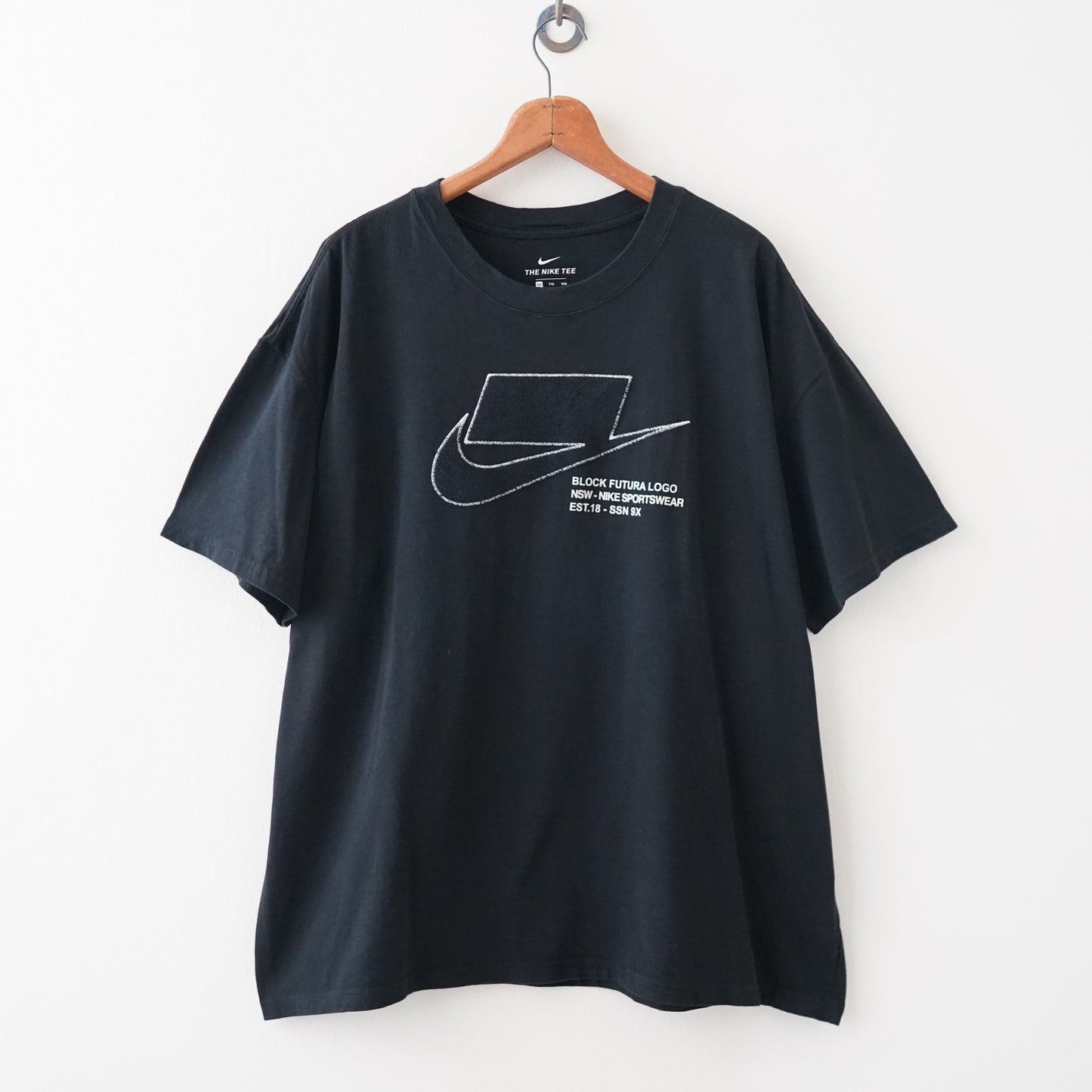 NIKE tee