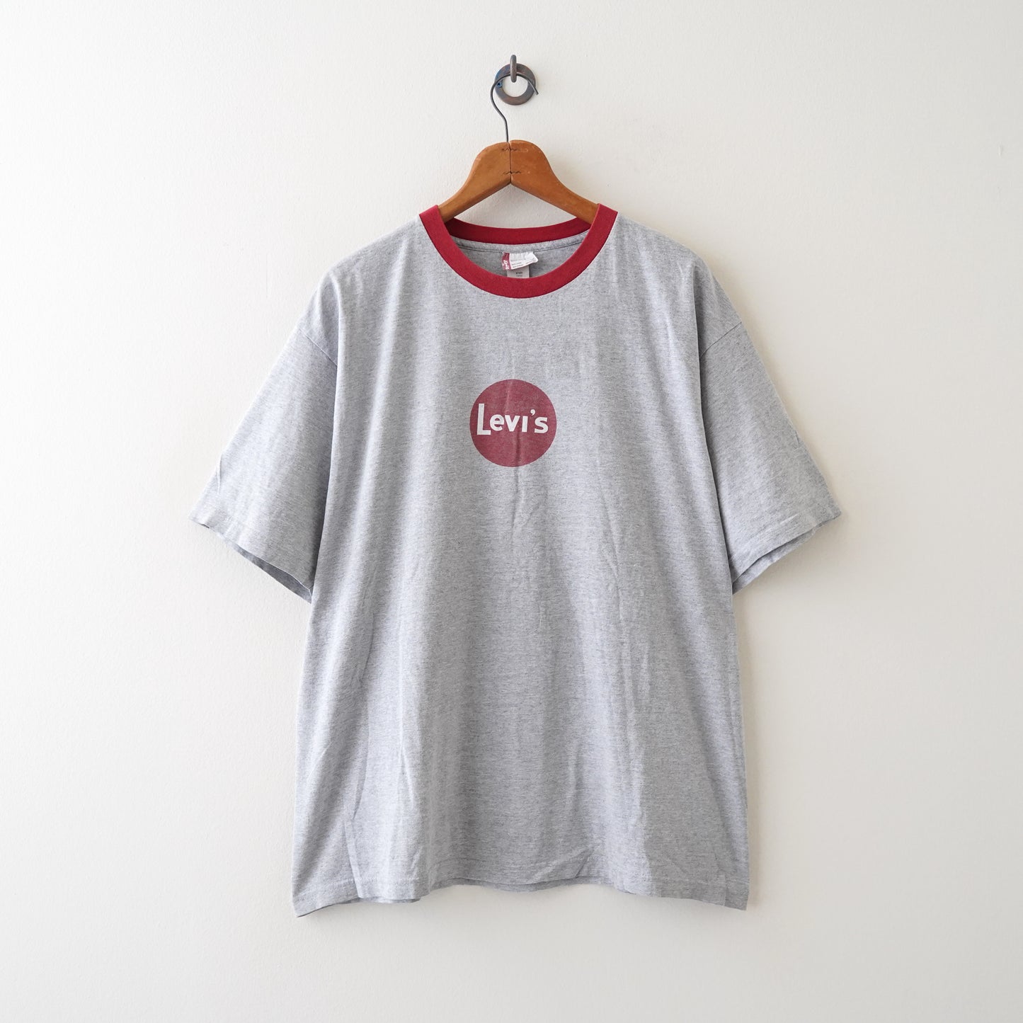 Levi's logo tee