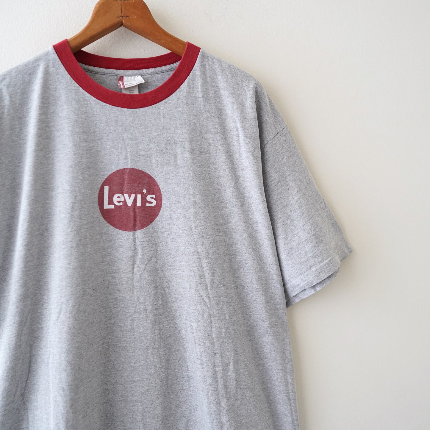 Levi's logo tee