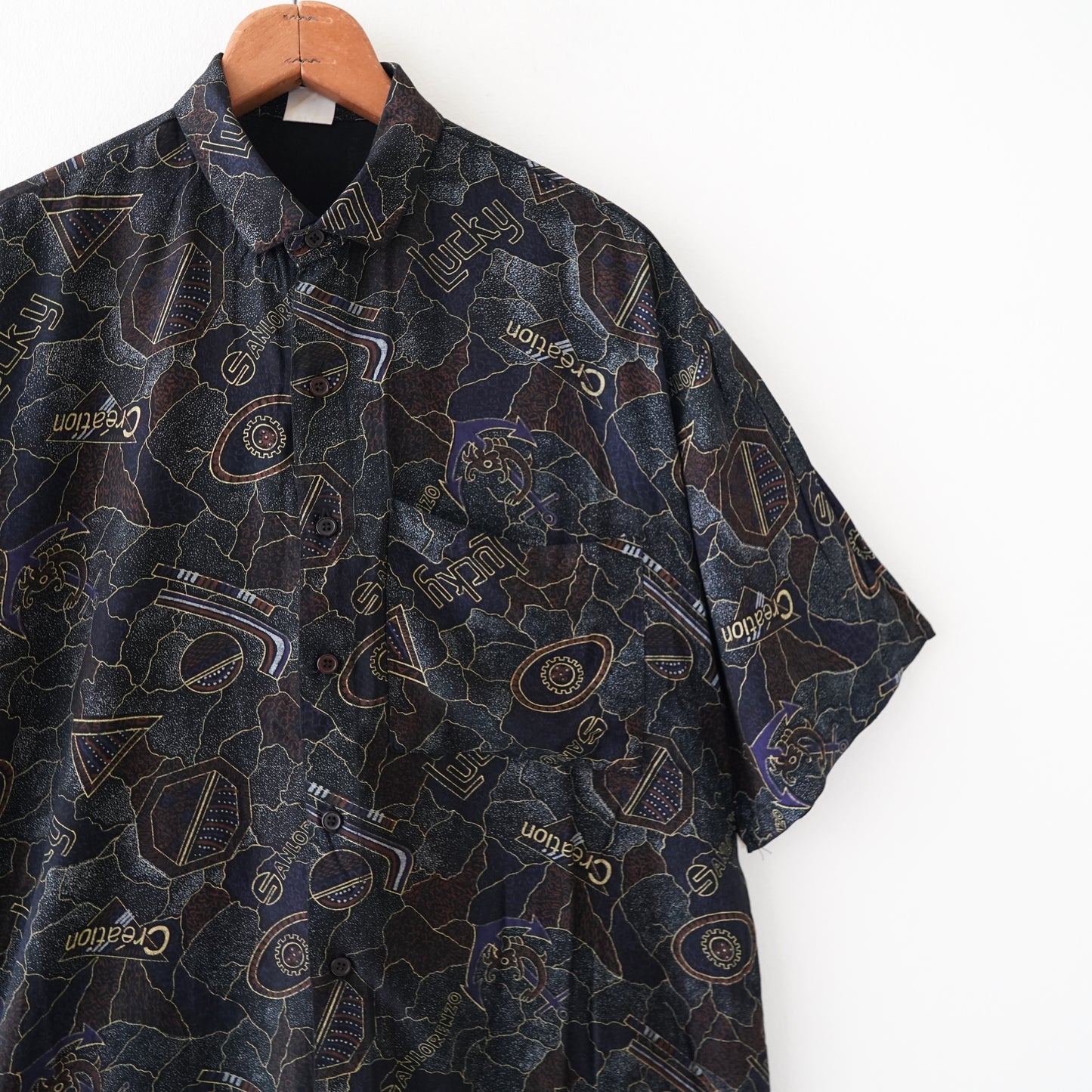 single stitch pattern shirt