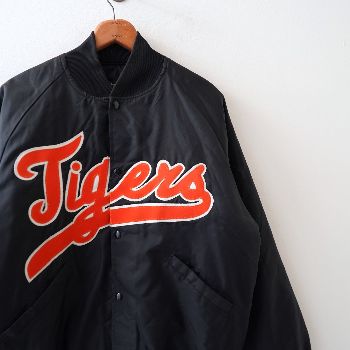 MLB Detroit Tigers stadium jacket