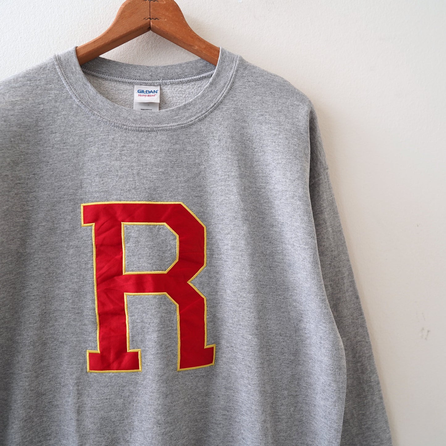 GILDAN letter sweat