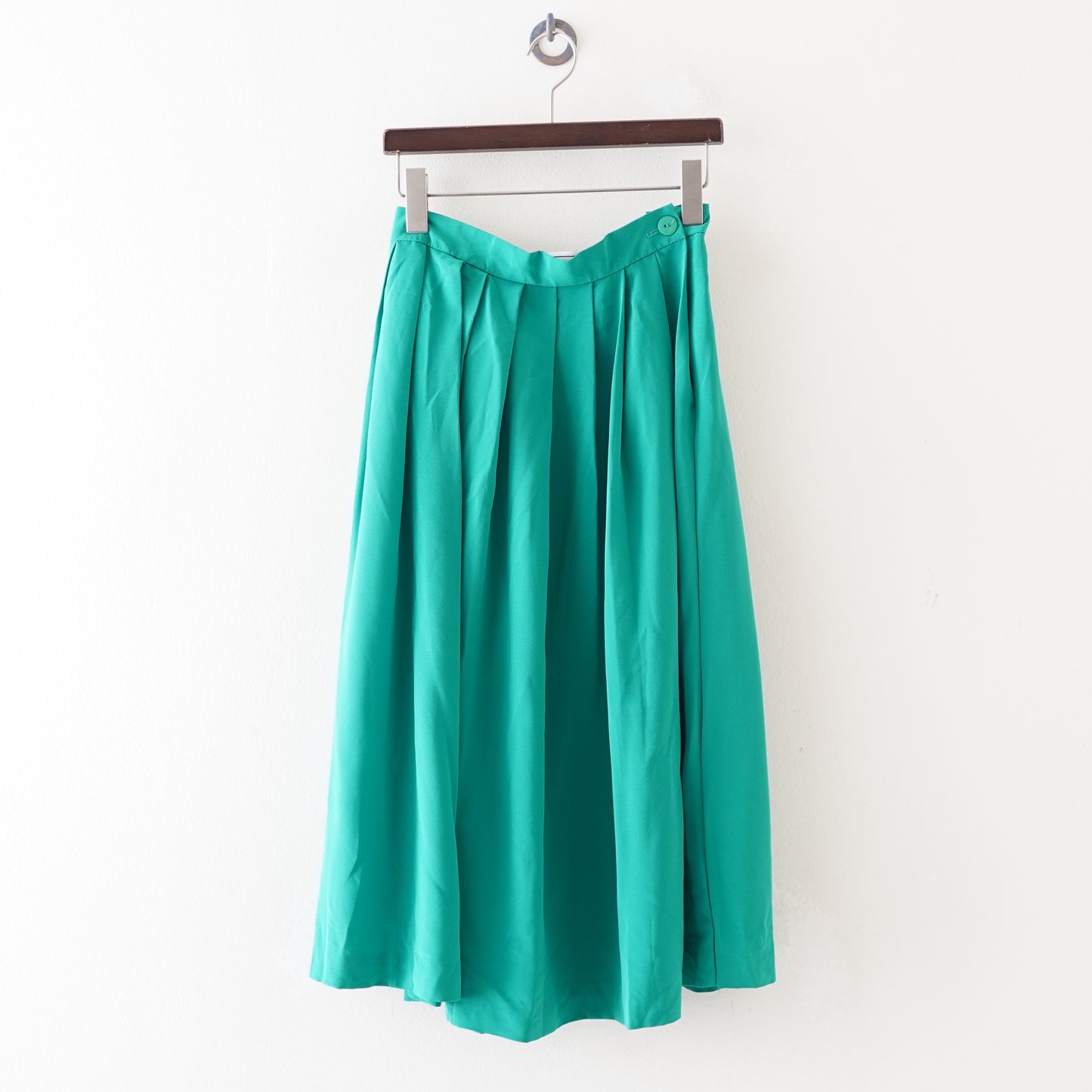 pleated skirt