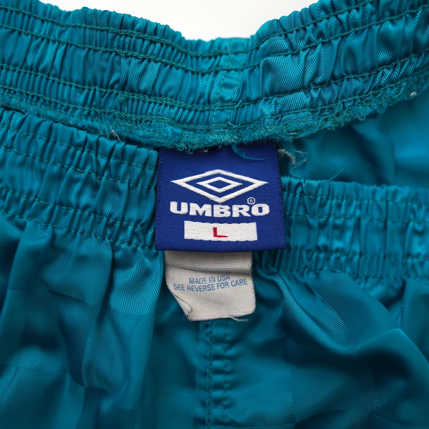 UMBRO check short pants