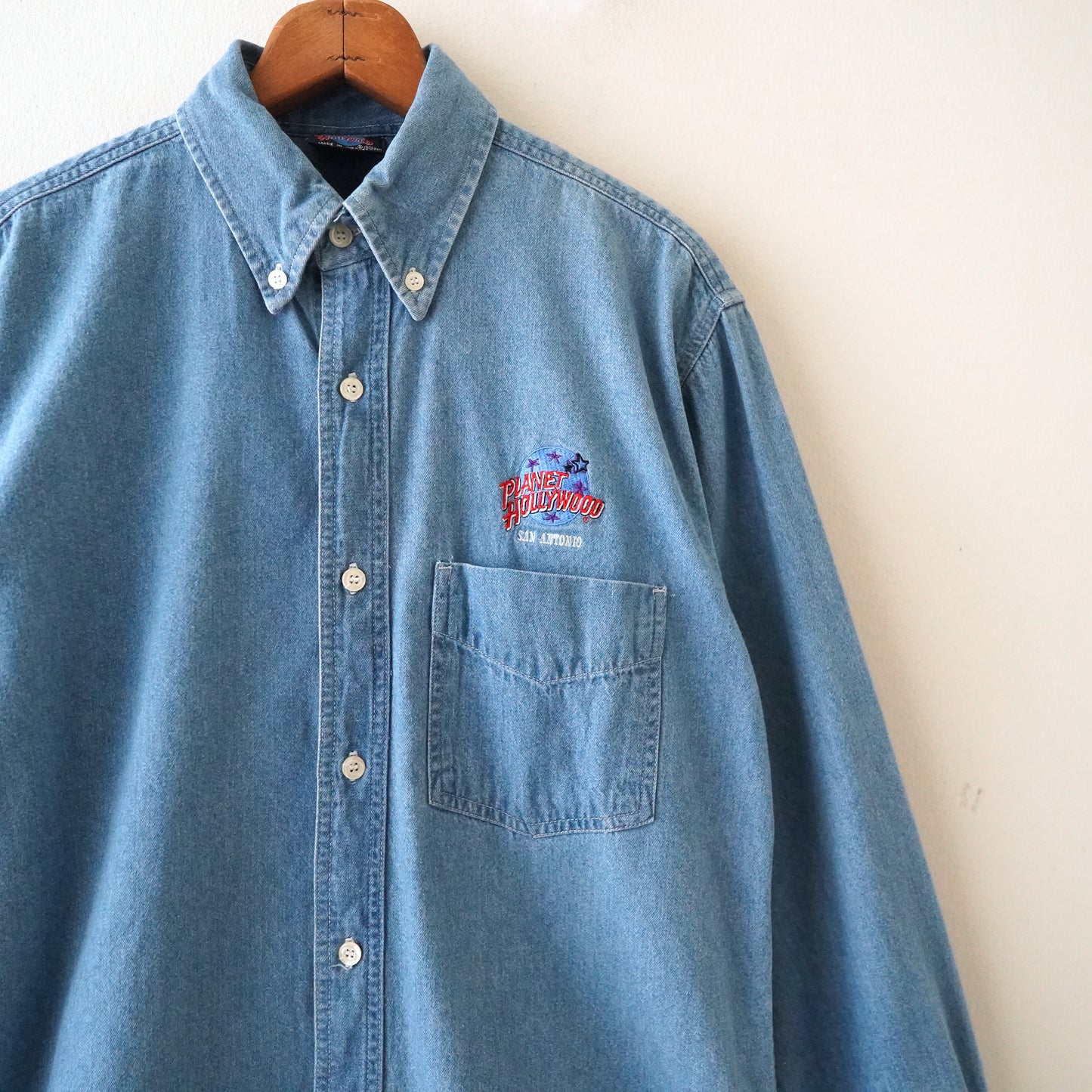 90s PLANET HOLLYWOOD denim shirt