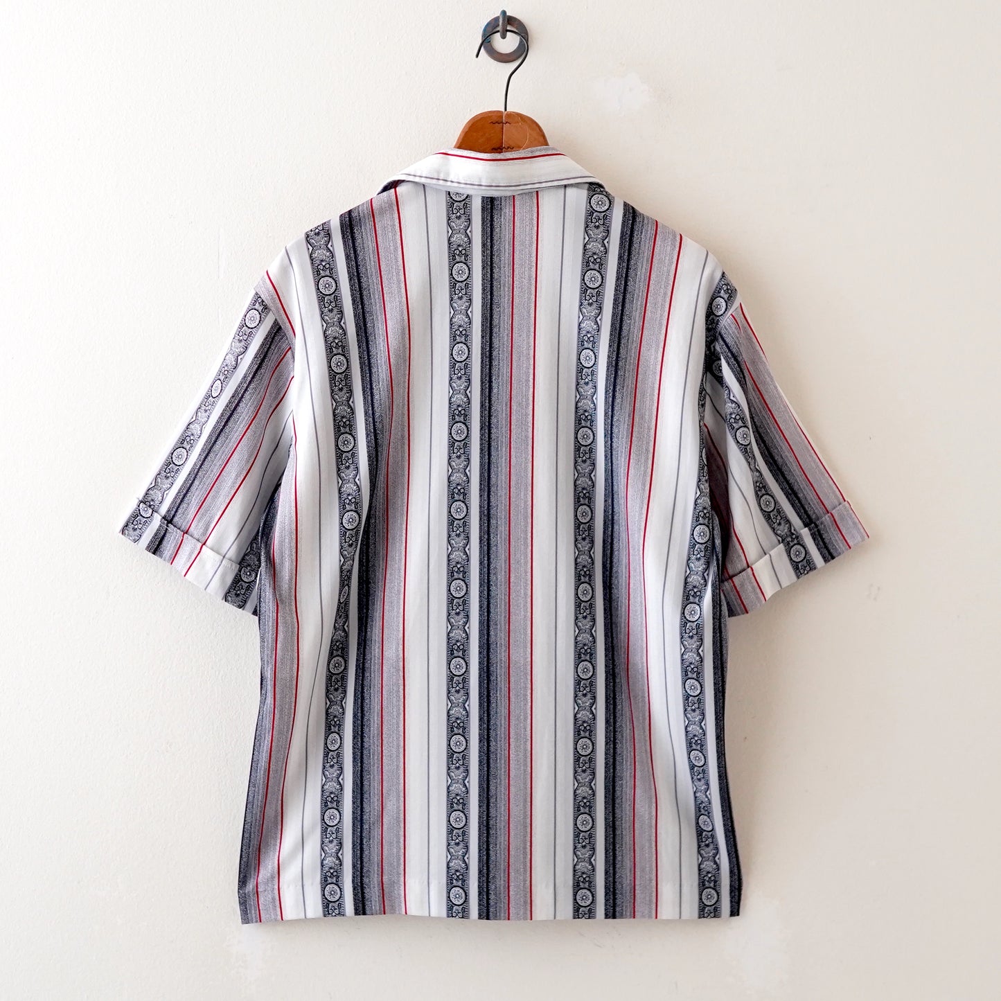 70s open collar stripe shirt