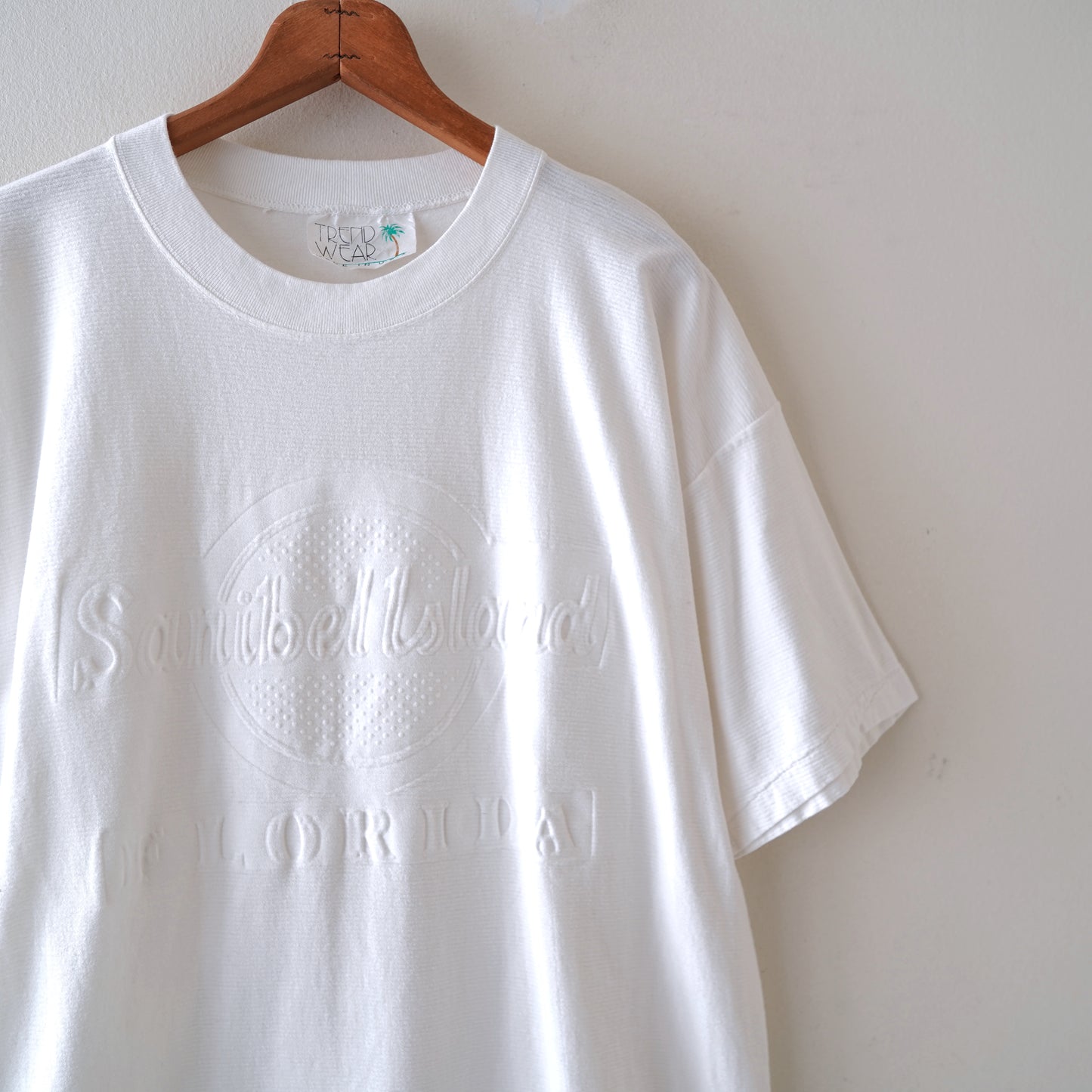 90s embossed print tee