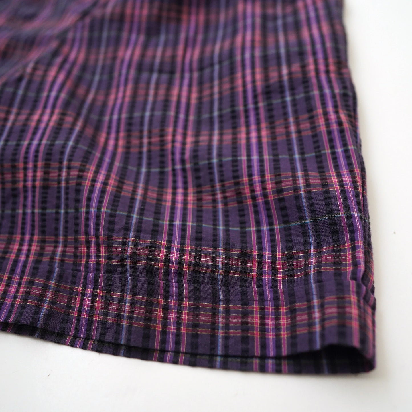 two tuck check short pants