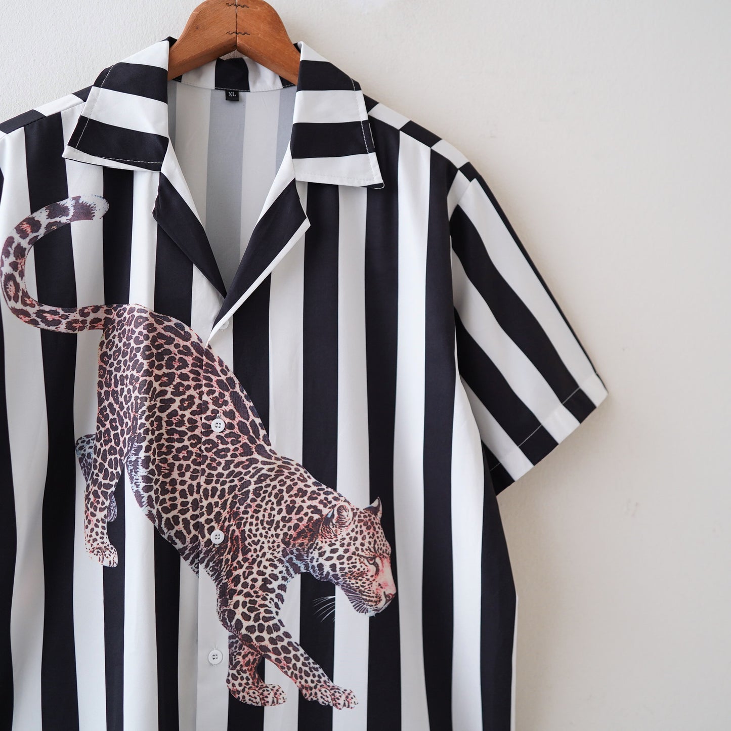 open coller stripe animal shirt