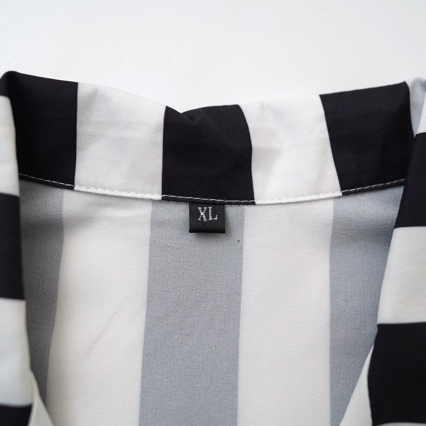 open coller stripe animal shirt