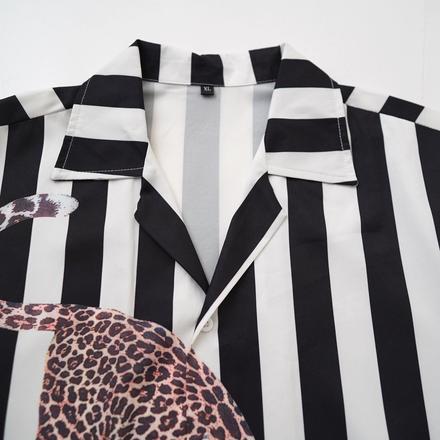 open coller stripe animal shirt