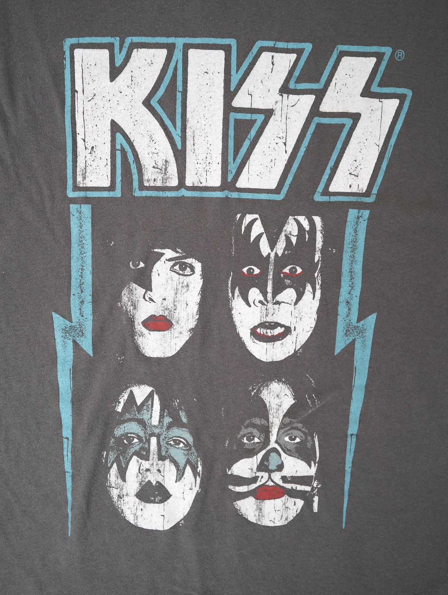 KISS tee