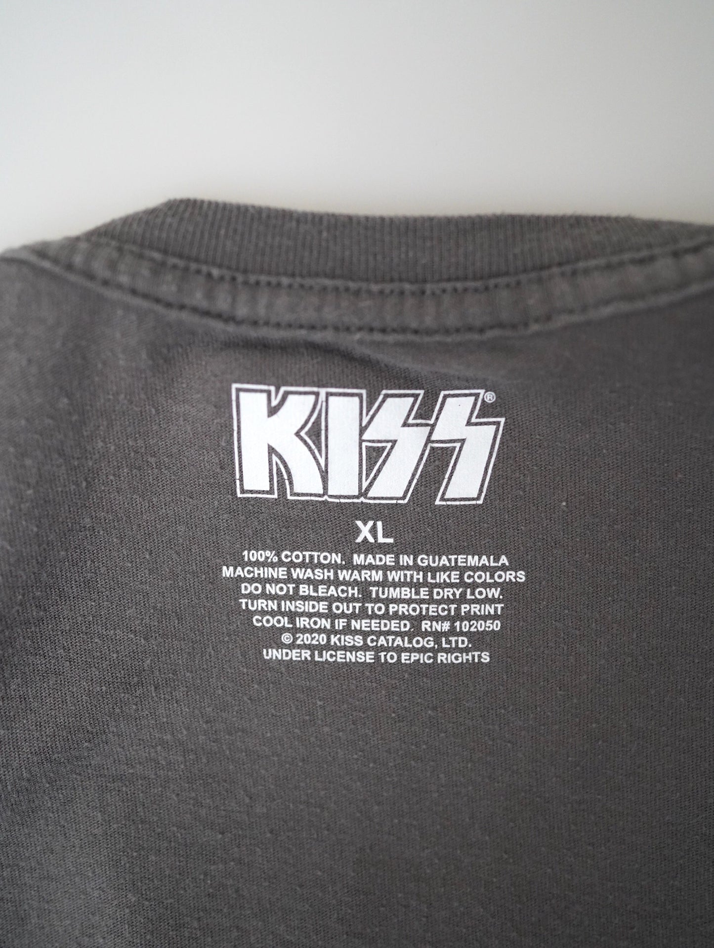 KISS tee