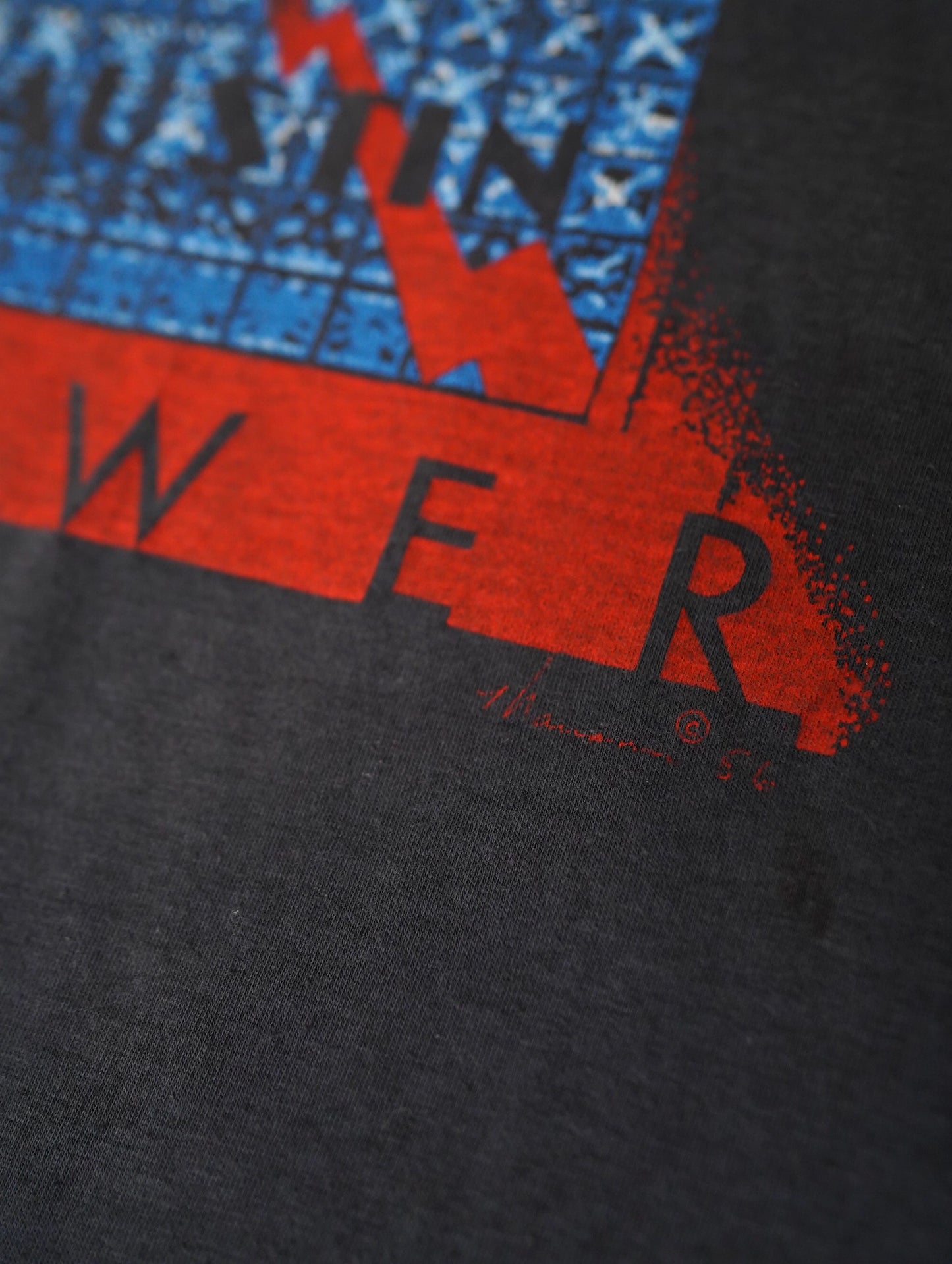 80s Austin Power print tee