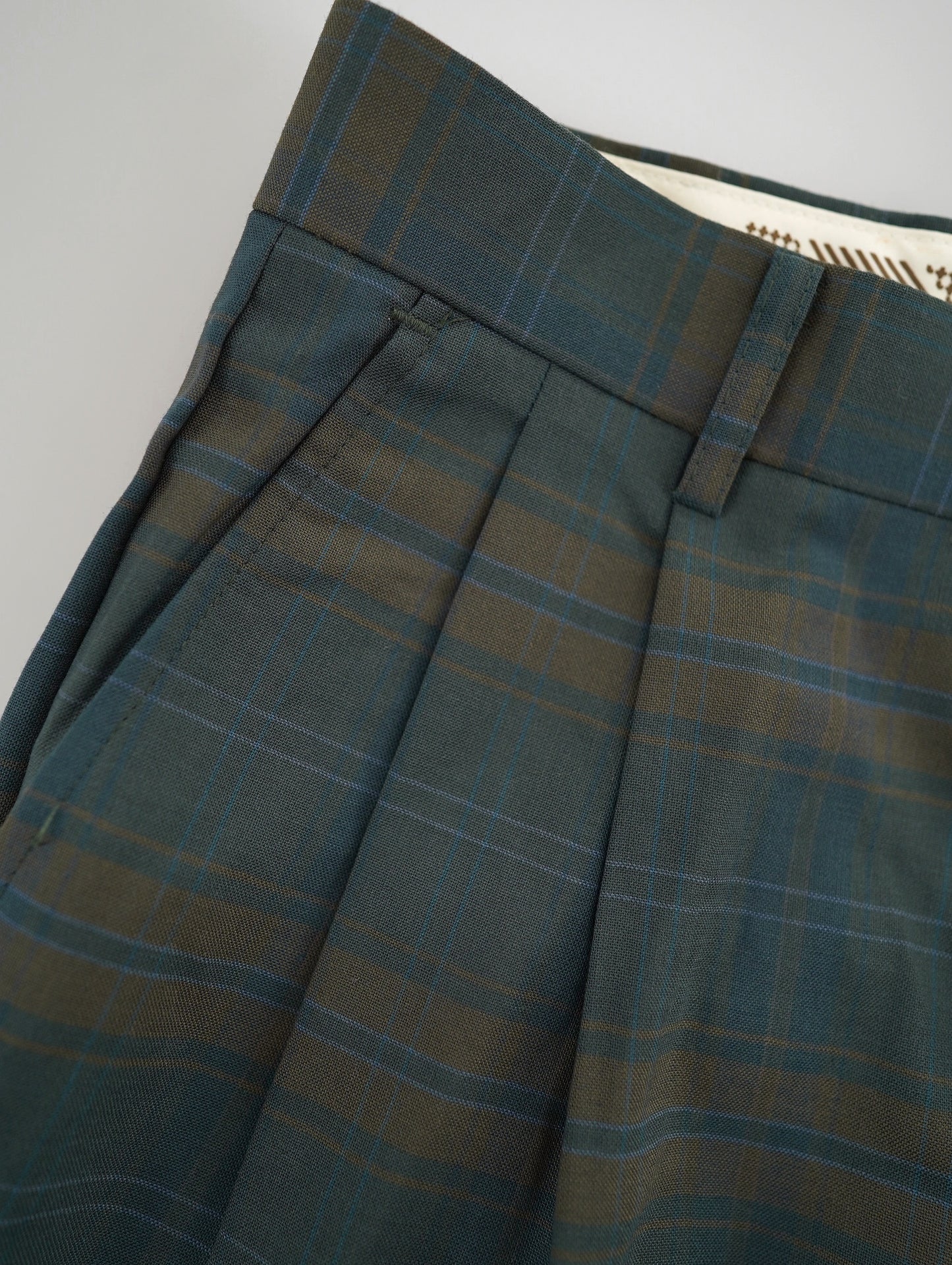 two tuck check long pants