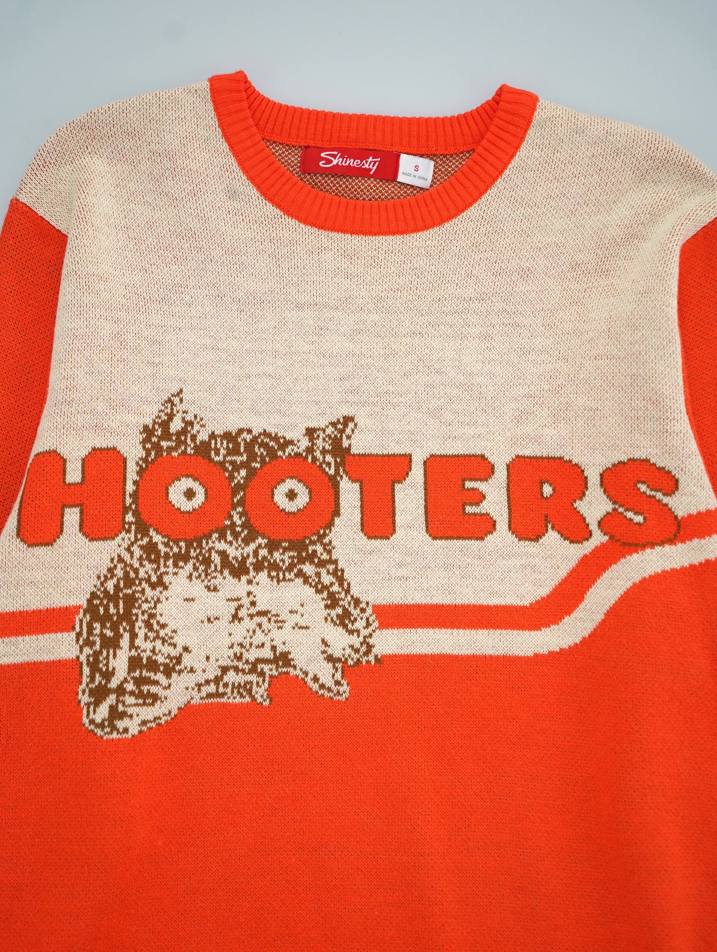 HOOTERS sweater