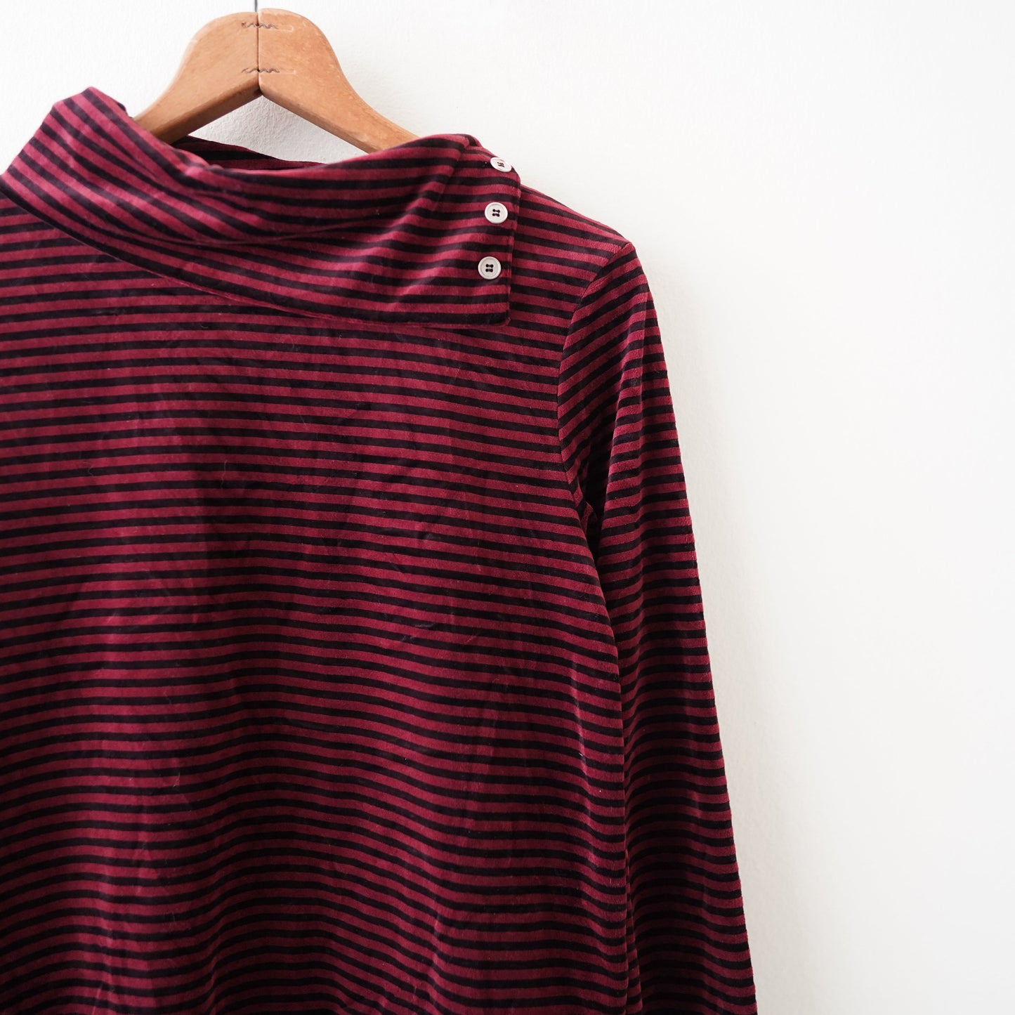 LAURA SCOTT velvet striped top