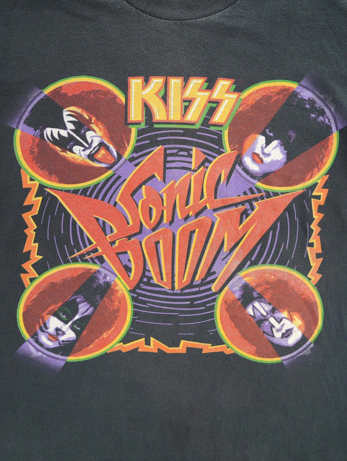 KISS tee