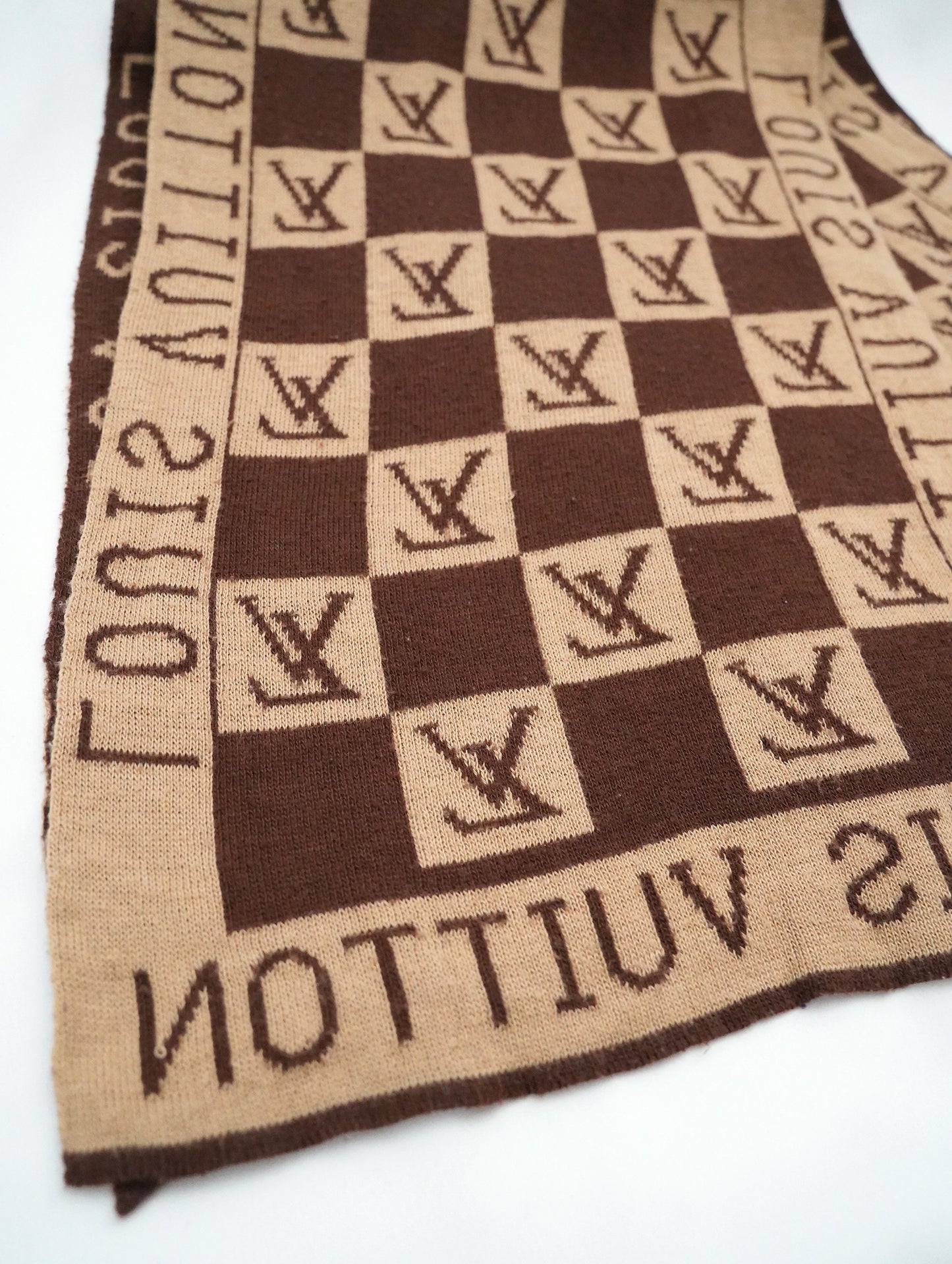 LOUIS VUITTON check muffler