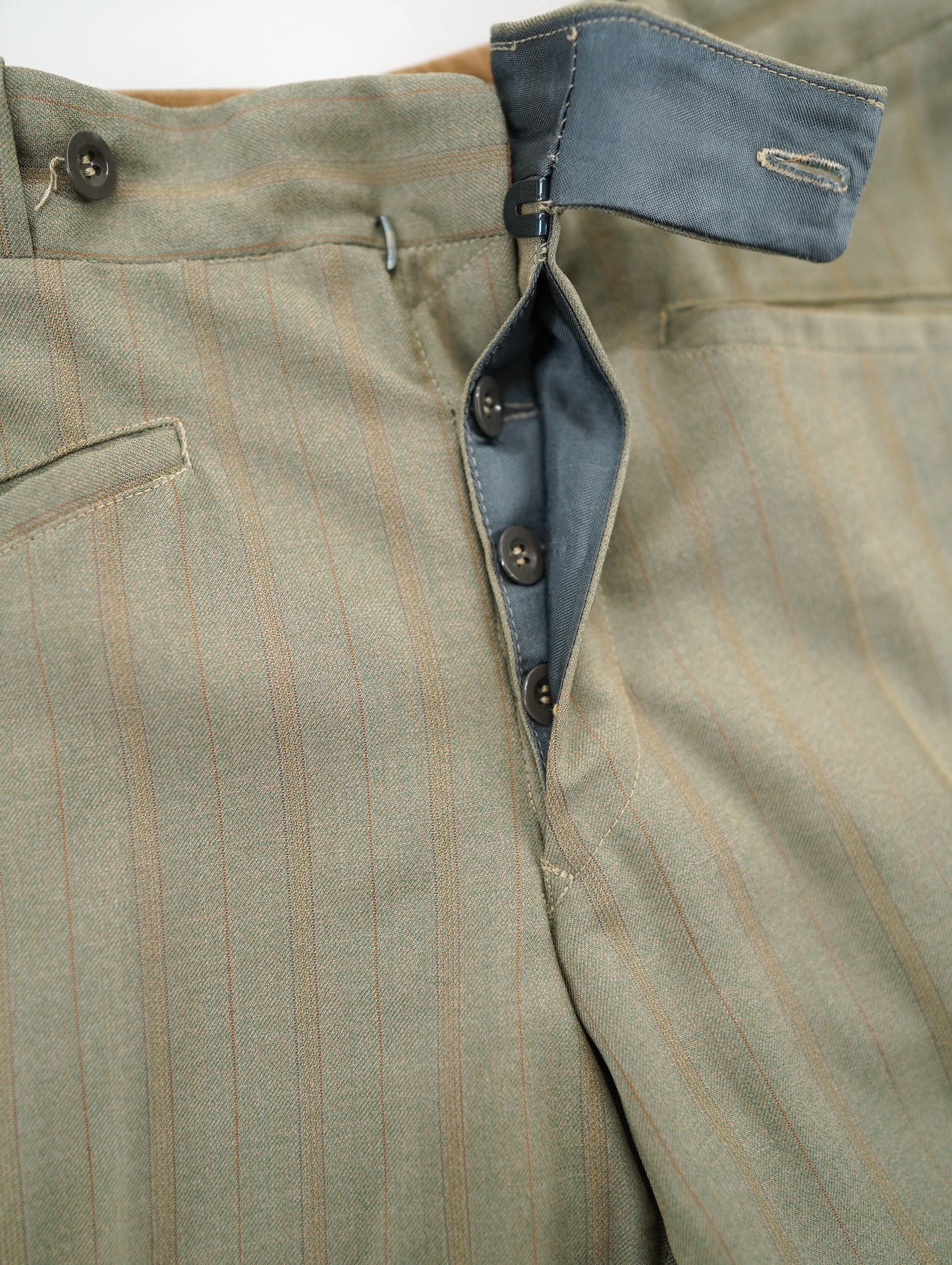 no tuck stripe slacks