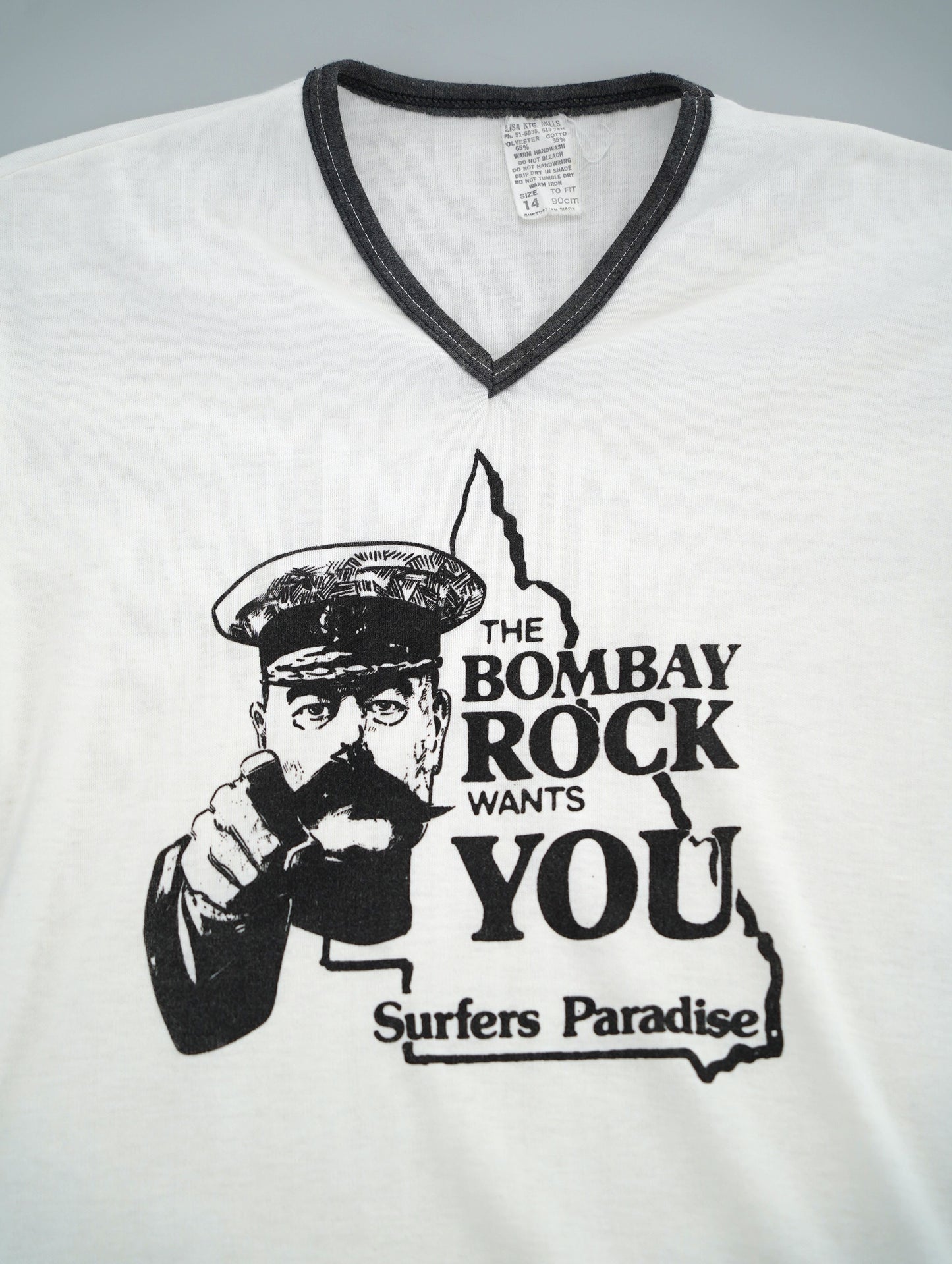 80s-90s print V-neck tee