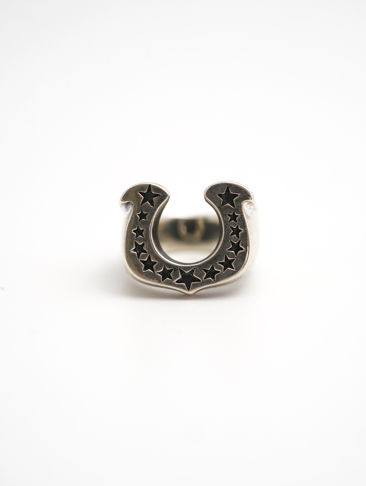 Horse shoe ring