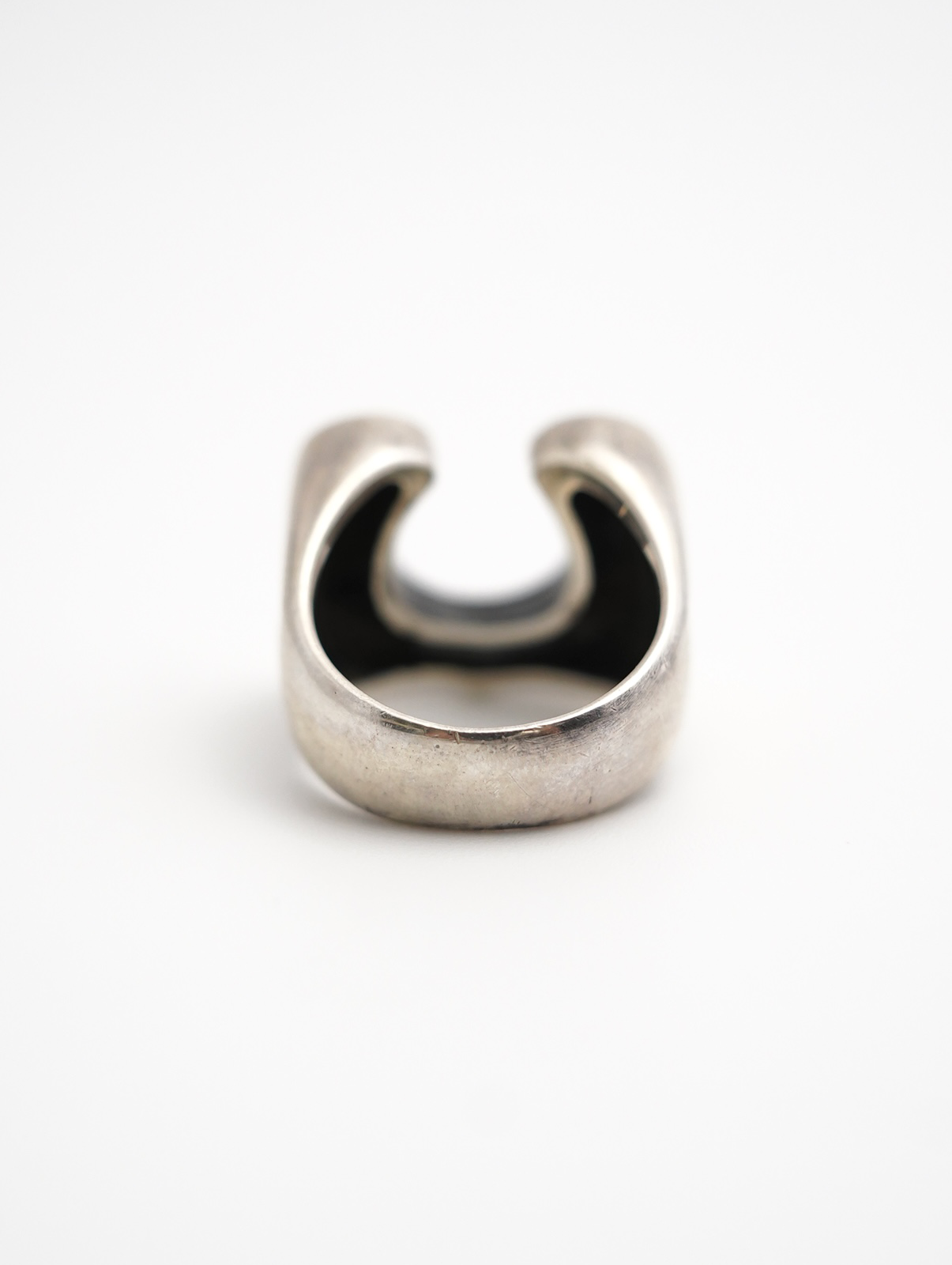 Horse shoe ring