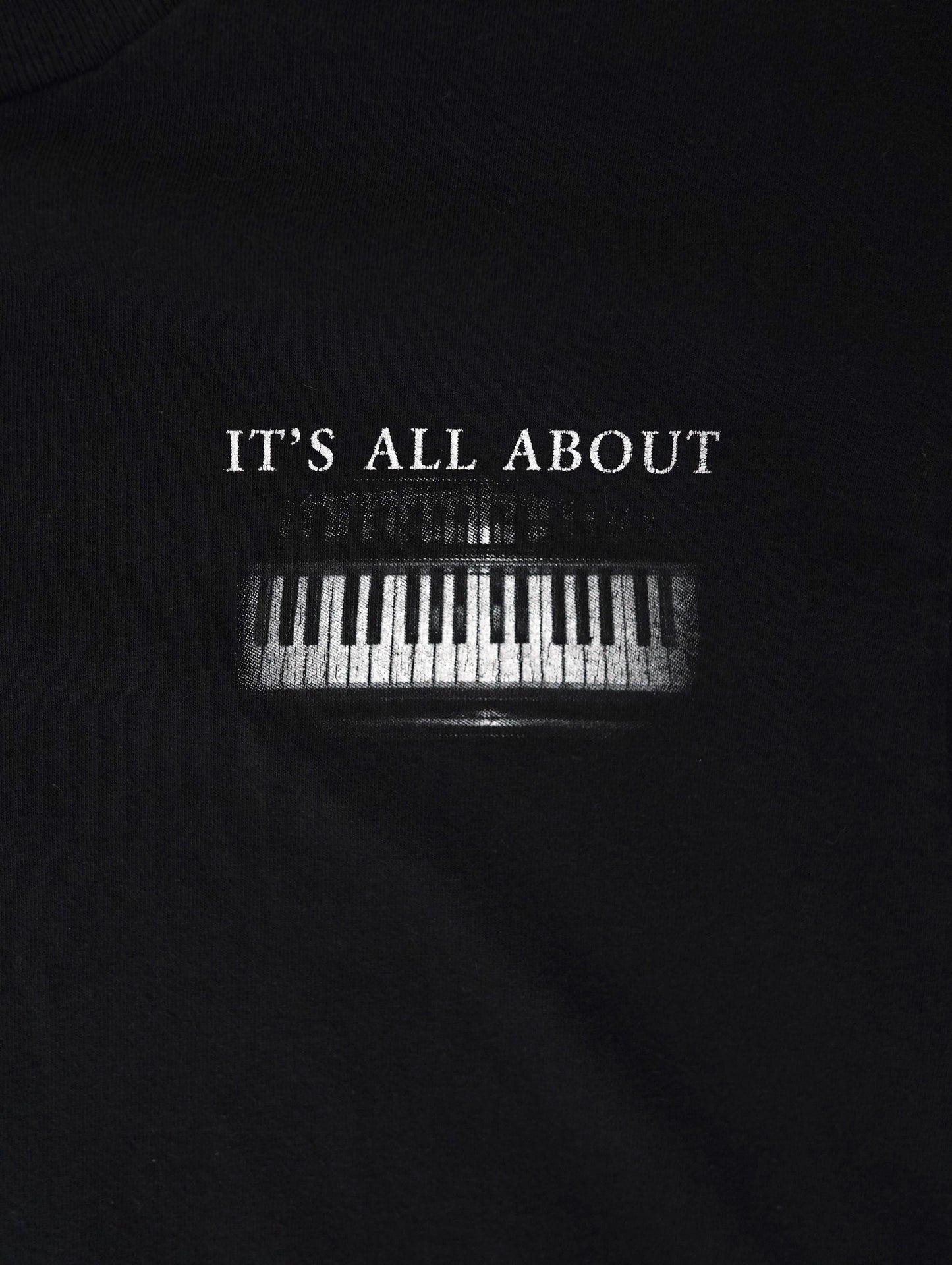 00s piano print tee