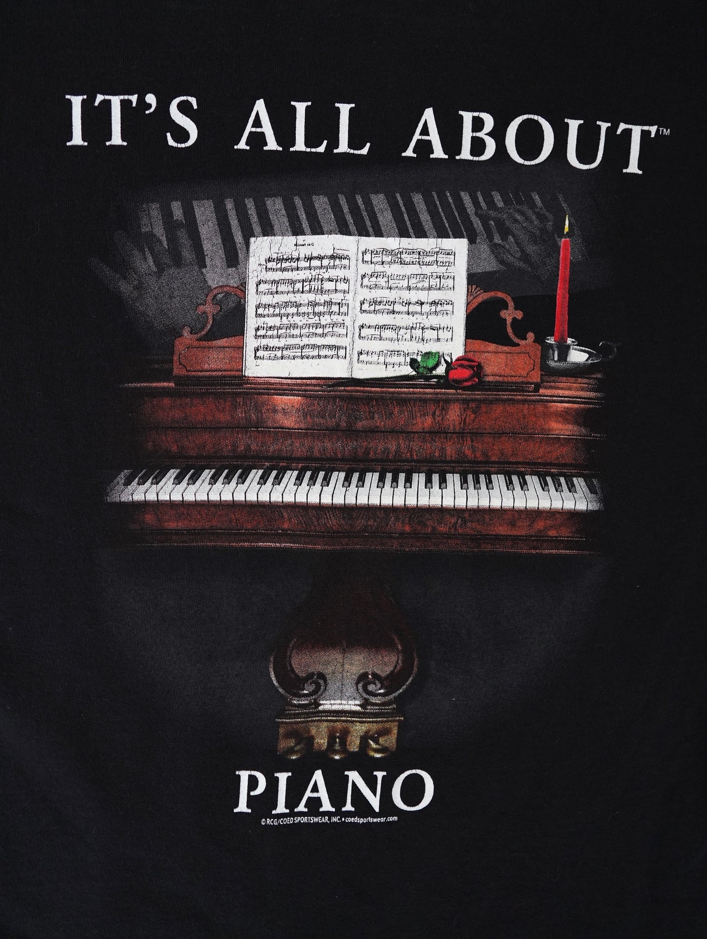 00s piano print tee
