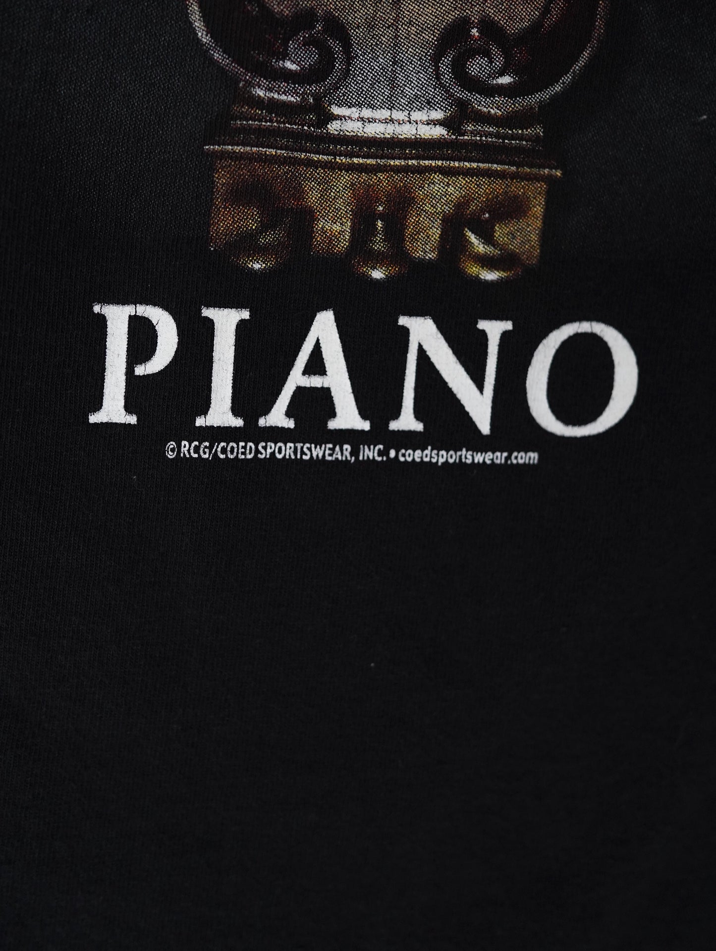 00s piano print tee